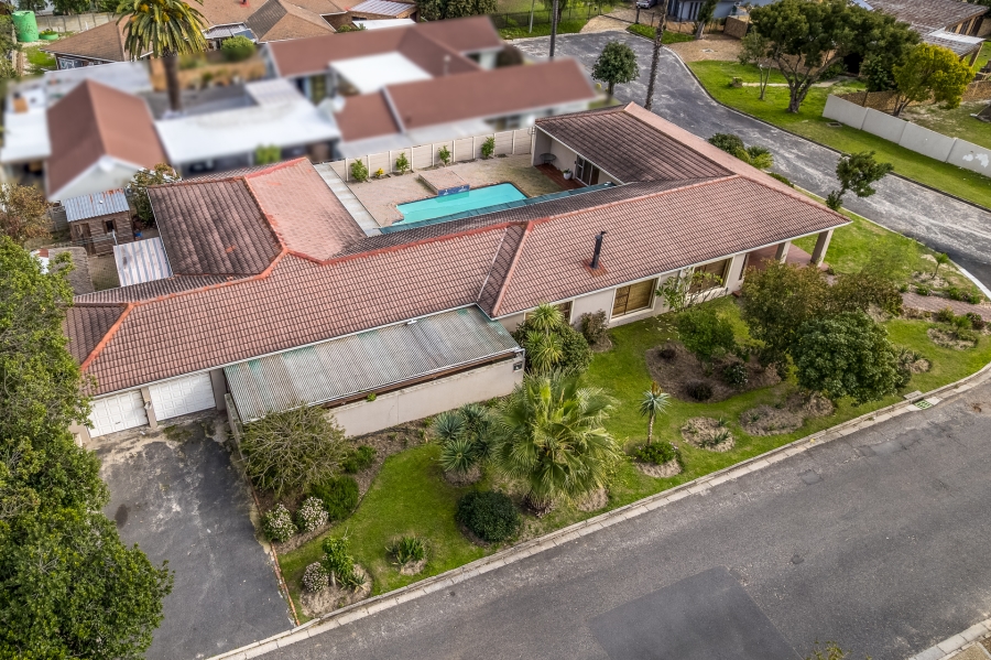 6 Bedroom Property for Sale in Elim Western Cape